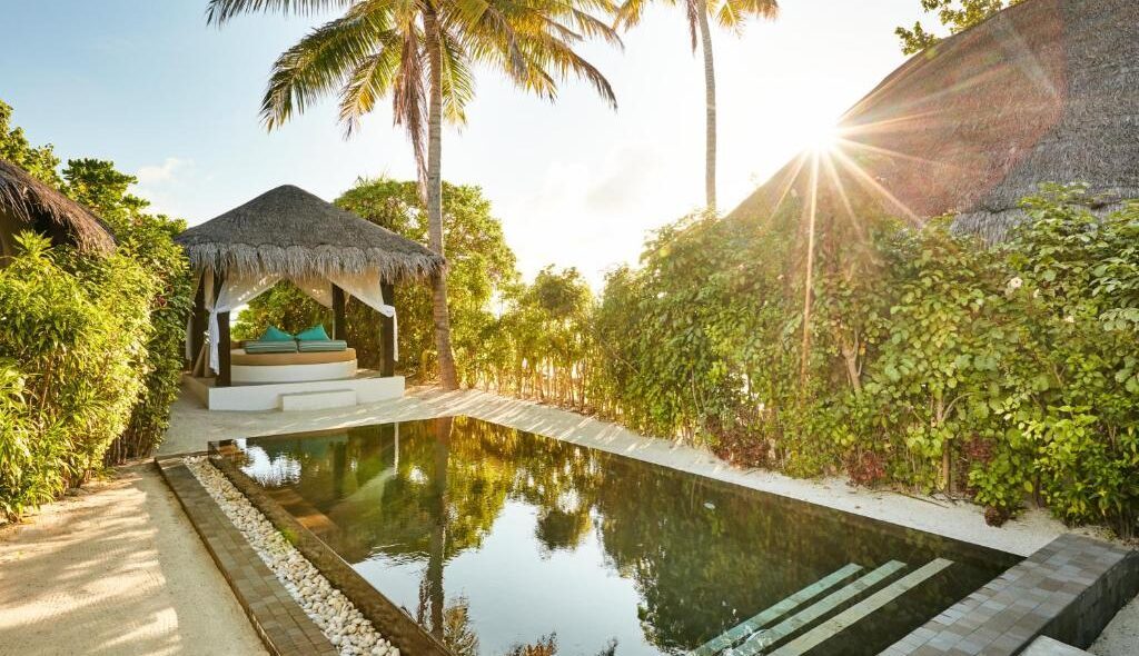 Deluxe Beach Villa with Pool