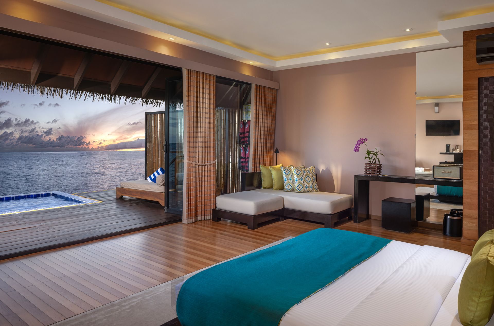 Sunrise Water Villa with Pool and Jacuzzi
