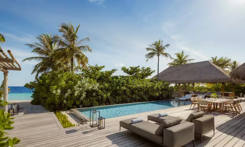 Three Bedroom Grand Beach Villa with Pool
